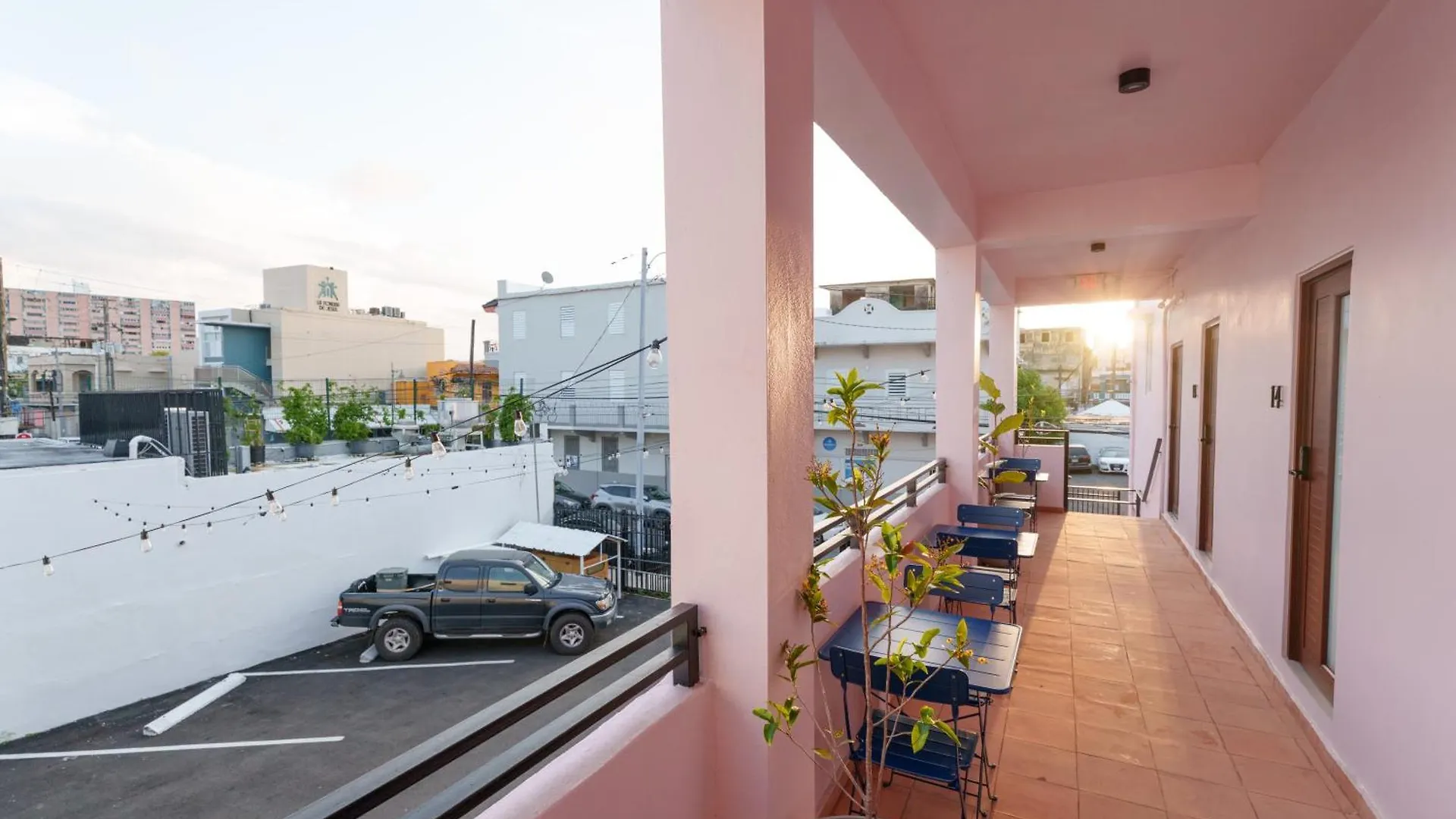 Room 14 Chill City Veranda Near Miramar San Juan Hotel